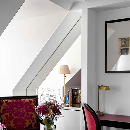 Отель La Chambre Du Marais Париж