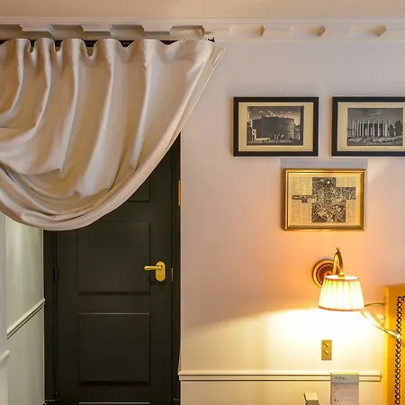 Отель La Chambre Du Marais Париж
